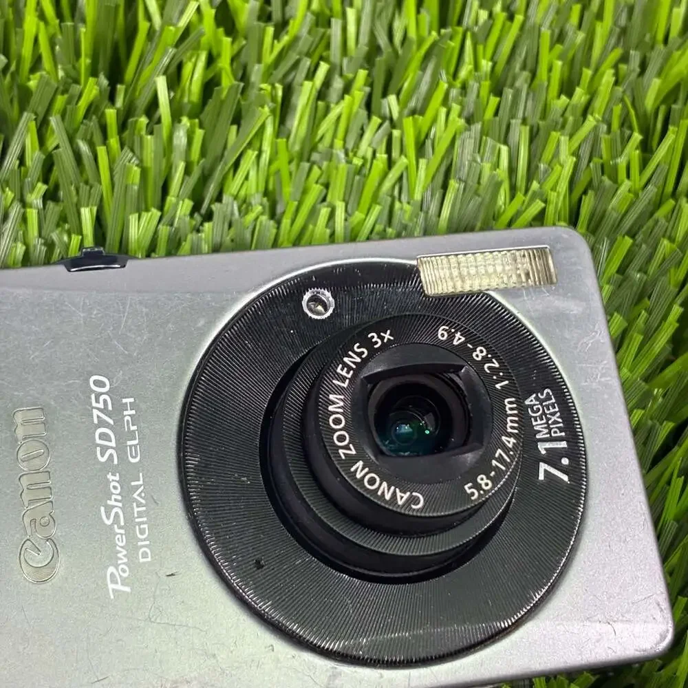Canon PowerShot SD750 Digital ELPH 7.1MP Camera with Battery, Charger & Memory c